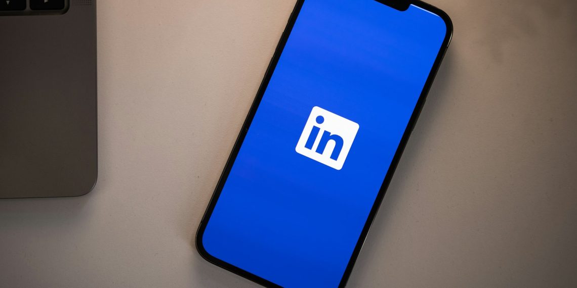 Testing LinkedIn Advertisements and Audiences for a B2B eCommerce Logistics Firm