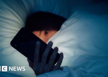 Display screen time in mattress linked to worse sleep, research finds